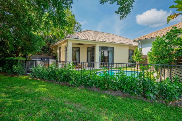 2658 Players Court, Wellington, FL 33414