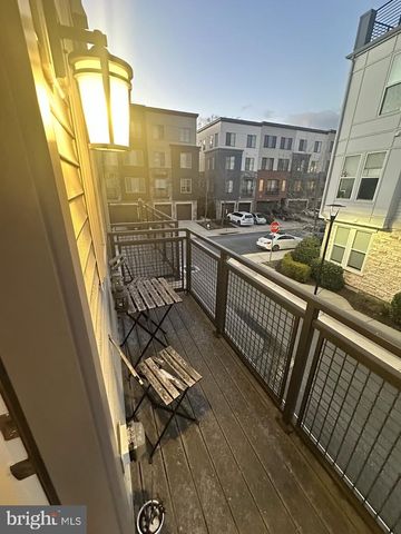 14566 LAKE VISTA DR, Chantilly, VA 20151