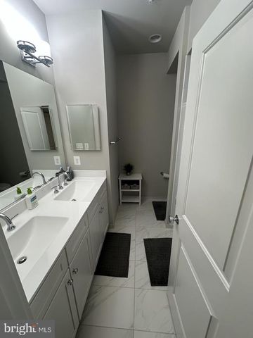 14566 LAKE VISTA DR, Chantilly, VA 20151
