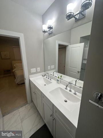 14566 LAKE VISTA DR, Chantilly, VA 20151