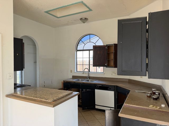 4146 Sunrise Point Dr, San Antonio, TX 78244