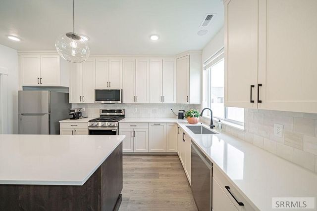 2926 Curlew Drive, Ammon, ID 83401