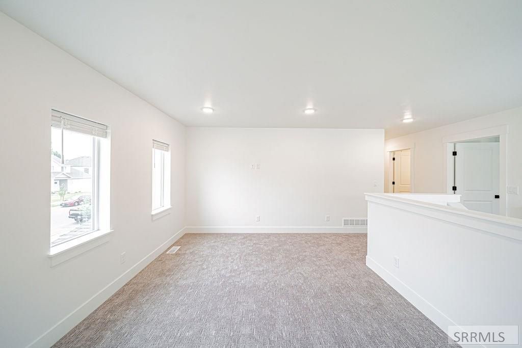 Image 13 of property listing at 2926 Curlew Drive, Ammon, ID 83401