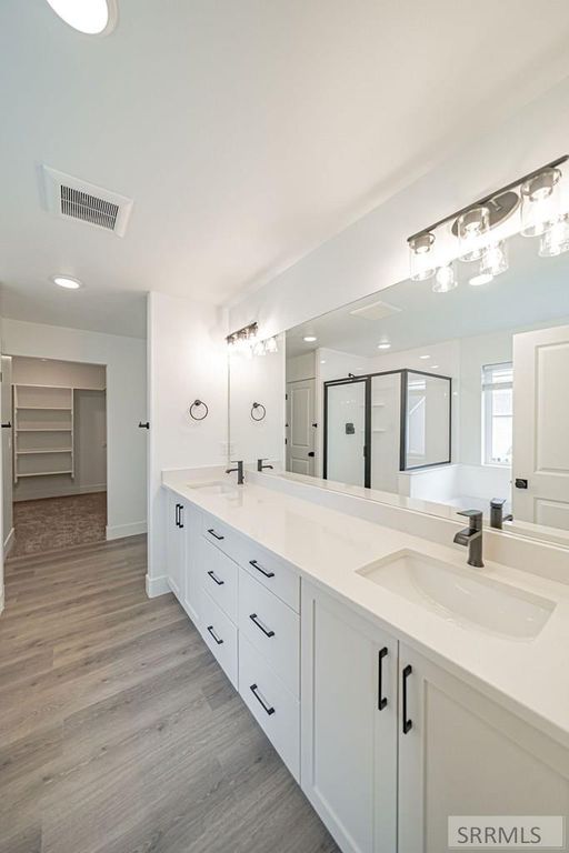 Image 17 of property listing at 2926 Curlew Drive, Ammon, ID 83401