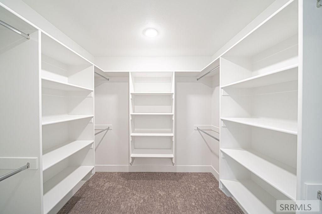 Image 20 of property listing at 2926 Curlew Drive, Ammon, ID 83401