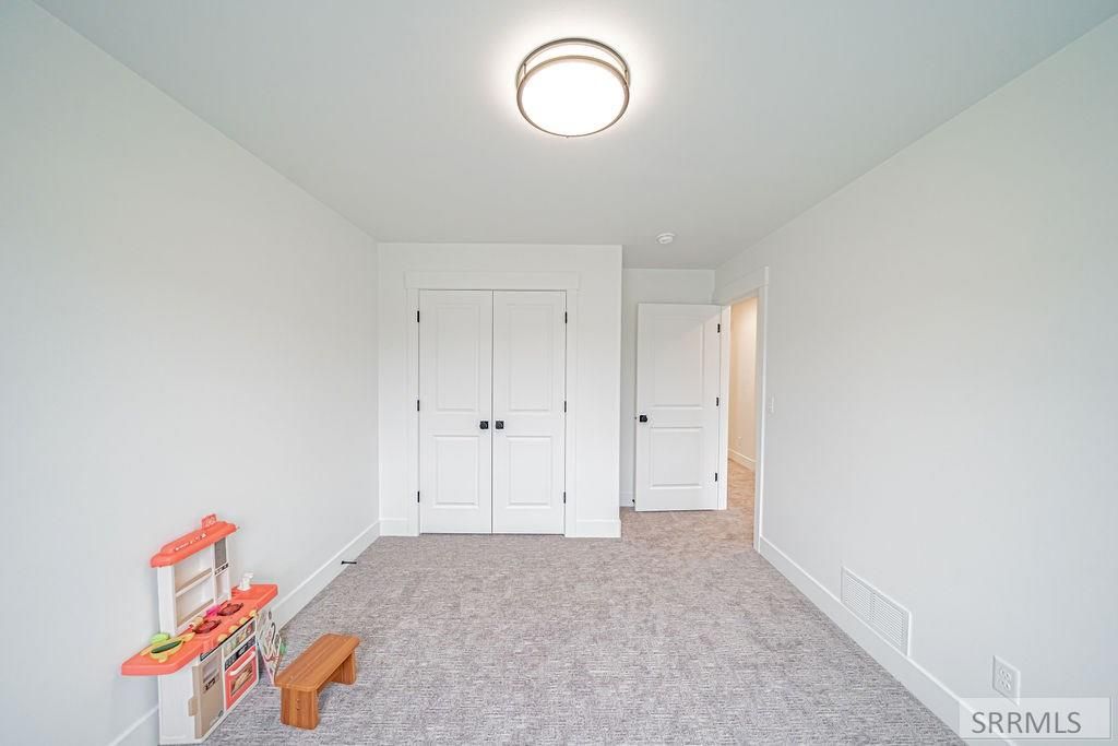 Image 23 of property listing at 2926 Curlew Drive, Ammon, ID 83401