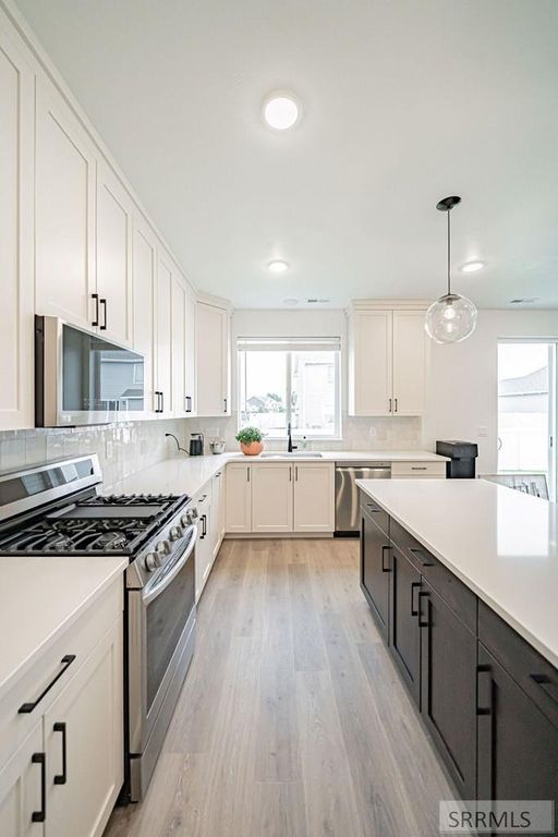 Image 8 of property listing at 2926 Curlew Drive, Ammon, ID 83401