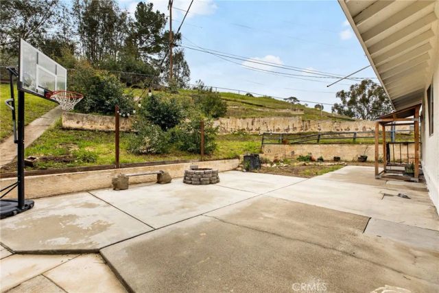 16550 Arnold Avenue, Lake Elsinore, CA 92530