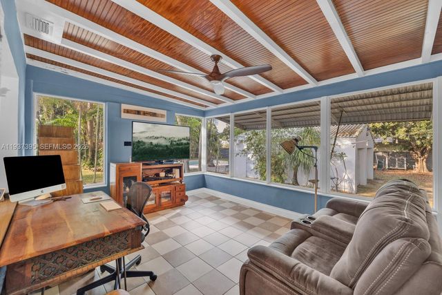 11660 NE 8th Ave, Biscayne Park, FL 33161