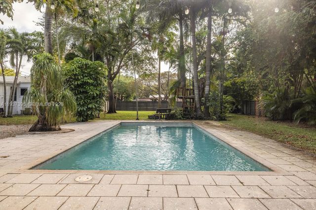 11660 NE 8th Ave, Biscayne Park, FL 33161