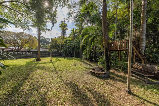 11660 NE 8th Ave, Biscayne Park, FL 33161