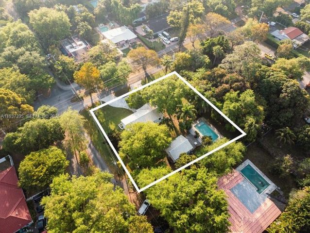 11660 NE 8th Ave, Biscayne Park, FL 33161