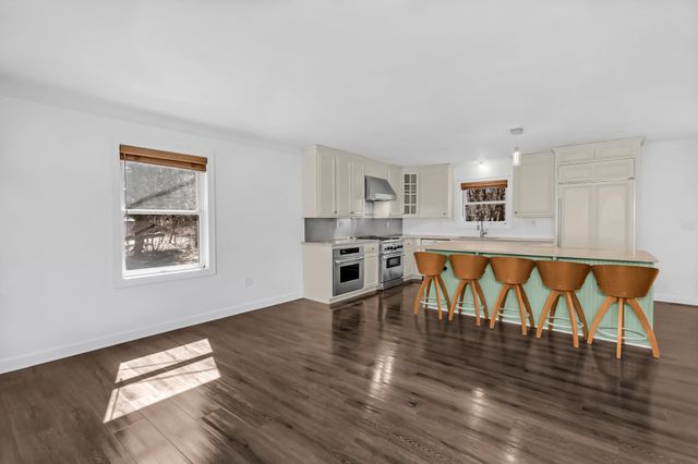 1130 Hallam Avenue N, Mahtomedi, MN 55115