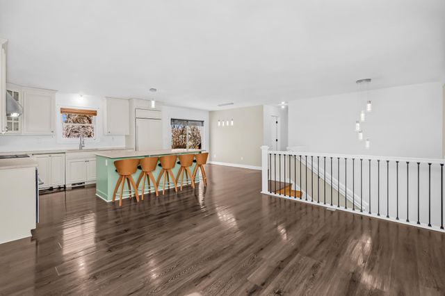 1130 Hallam Avenue N, Mahtomedi, MN 55115