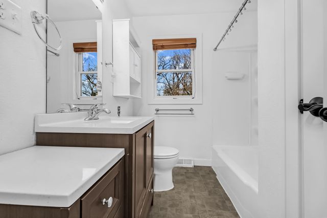 1130 Hallam Avenue N, Mahtomedi, MN 55115