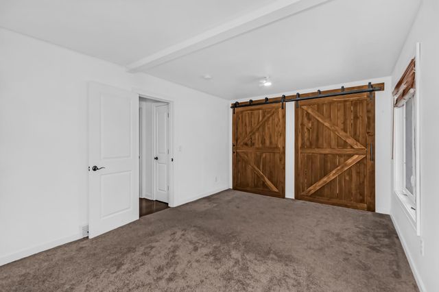 1130 Hallam Avenue N, Mahtomedi, MN 55115