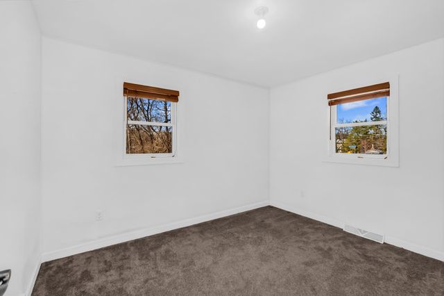 1130 Hallam Avenue N, Mahtomedi, MN 55115