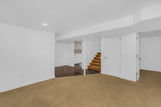 1130 Hallam Avenue N, Mahtomedi, MN 55115