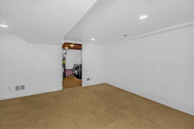 1130 Hallam Avenue N, Mahtomedi, MN 55115