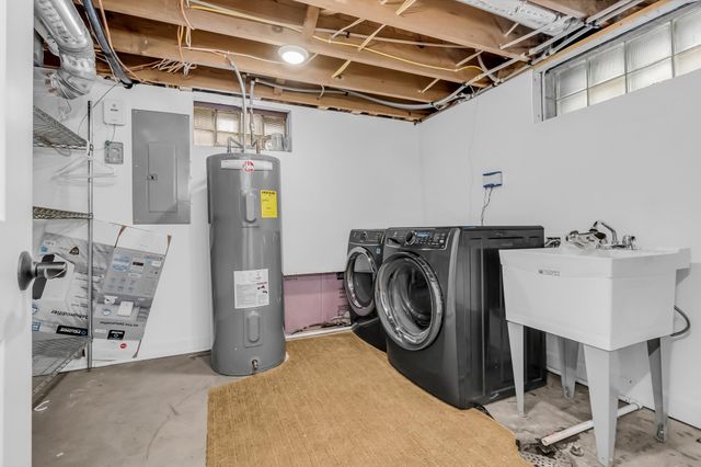 1130 Hallam Avenue N, Mahtomedi, MN 55115