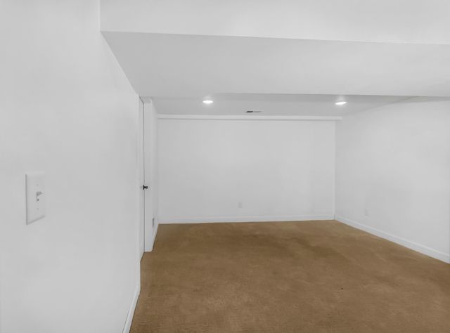 1130 Hallam Avenue N, Mahtomedi, MN 55115