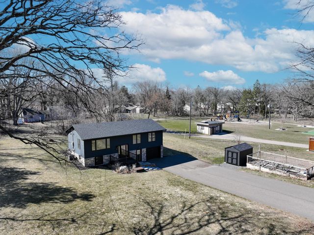 1130 Hallam Avenue N, Mahtomedi, MN 55115