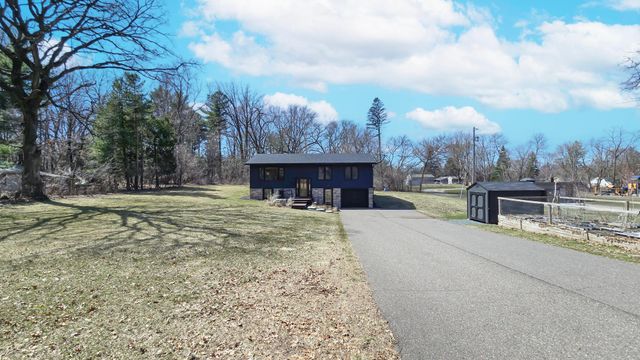 1130 Hallam Avenue N, Mahtomedi, MN 55115