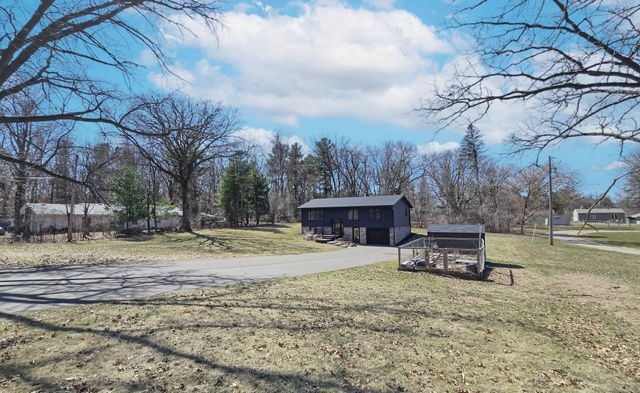 1130 Hallam Avenue N, Mahtomedi, MN 55115