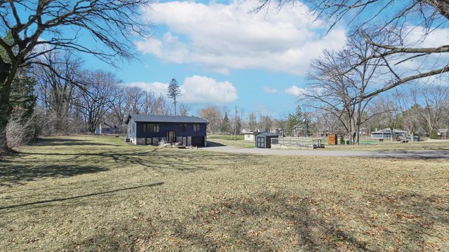 1130 Hallam Avenue N, Mahtomedi, MN 55115