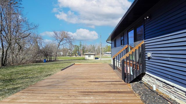 1130 Hallam Avenue N, Mahtomedi, MN 55115