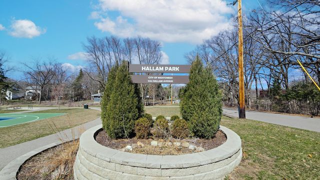 1130 Hallam Avenue N, Mahtomedi, MN 55115