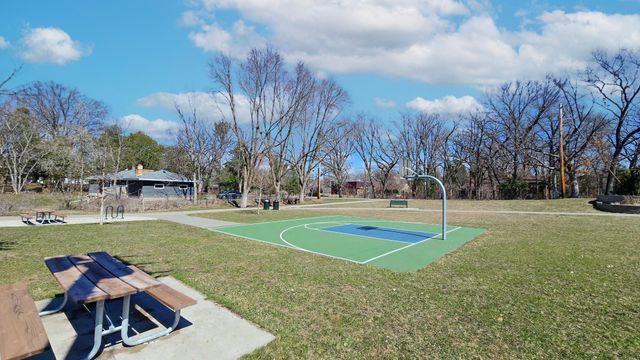 1130 Hallam Avenue N, Mahtomedi, MN 55115