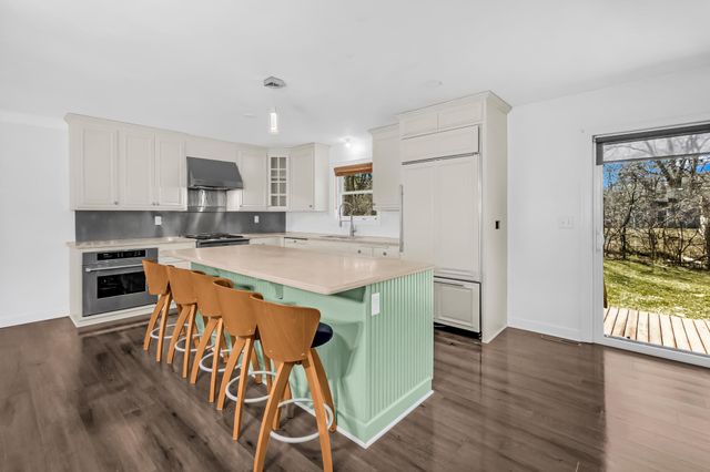 1130 Hallam Avenue N, Mahtomedi, MN 55115