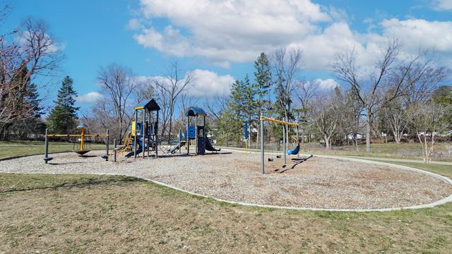 1130 Hallam Avenue N, Mahtomedi, MN 55115