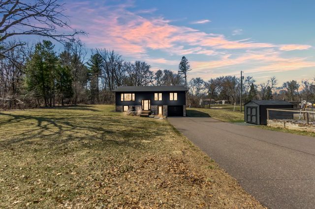 1130 Hallam Avenue N, Mahtomedi, MN 55115