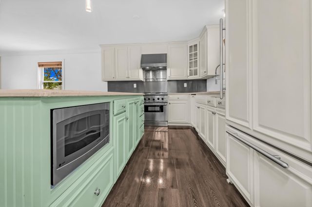 1130 Hallam Avenue N, Mahtomedi, MN 55115