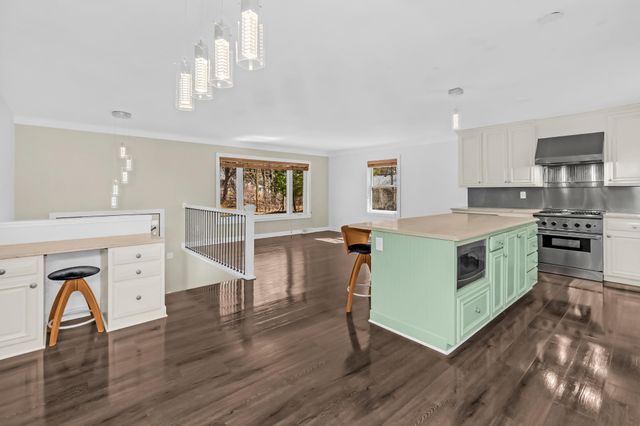 1130 Hallam Avenue N, Mahtomedi, MN 55115