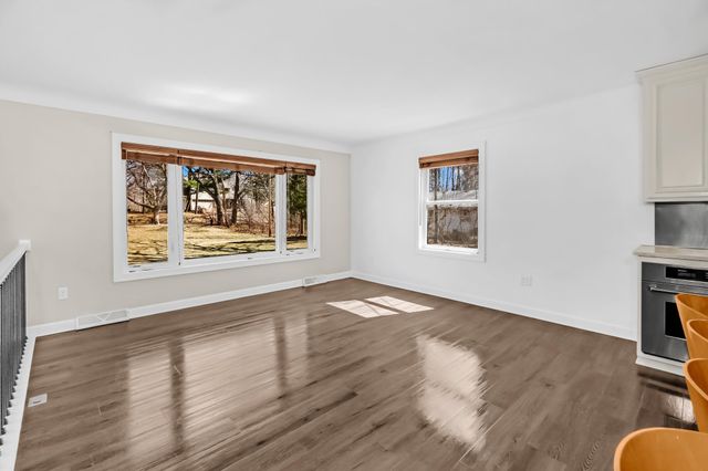 1130 Hallam Avenue N, Mahtomedi, MN 55115