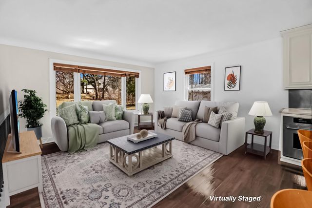 1130 Hallam Avenue N, Mahtomedi, MN 55115