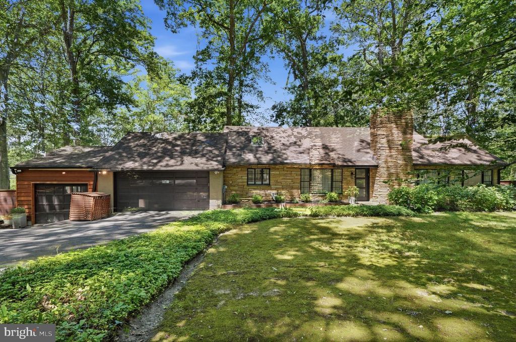 2030 WILLOW BROOK DR, Huntingdon Valley, PA 19006