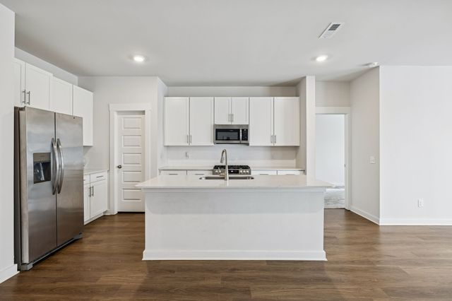 551 Ballard Dr, White House, TN 37188