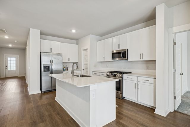 551 Ballard Dr, White House, TN 37188