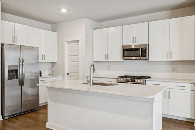 551 Ballard Dr, White House, TN 37188