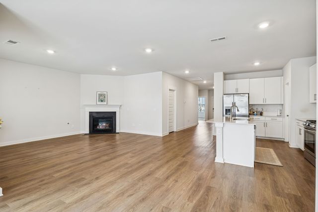 551 Ballard Dr, White House, TN 37188