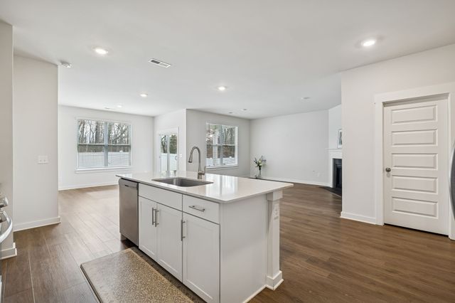 551 Ballard Dr, White House, TN 37188