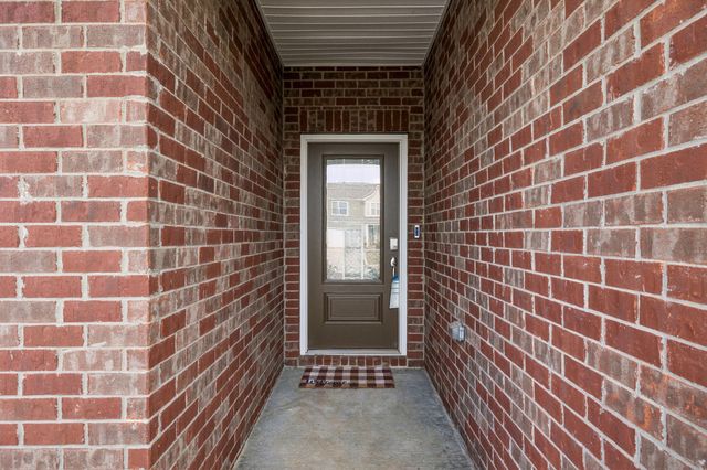 551 Ballard Dr, White House, TN 37188