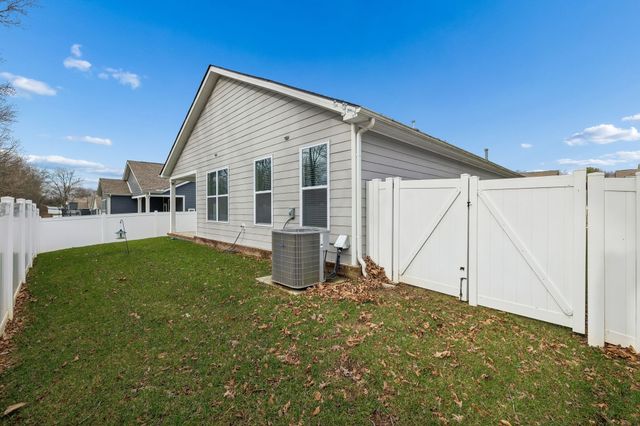 551 Ballard Dr, White House, TN 37188