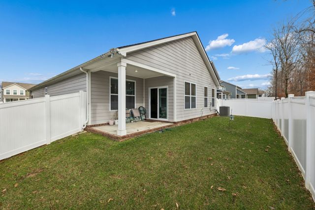 551 Ballard Dr, White House, TN 37188