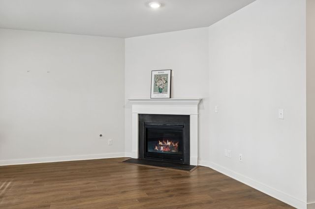 551 Ballard Dr, White House, TN 37188