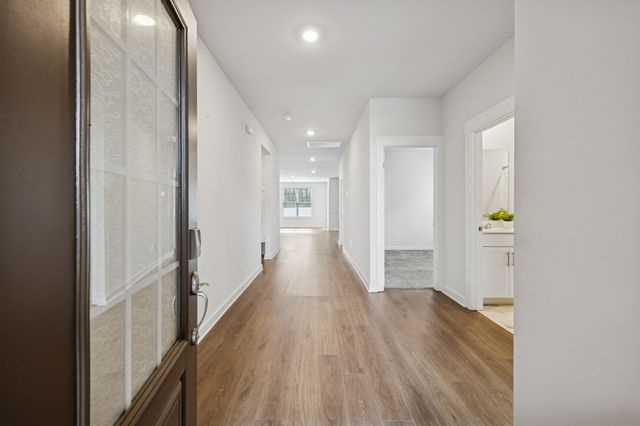 551 Ballard Dr, White House, TN 37188